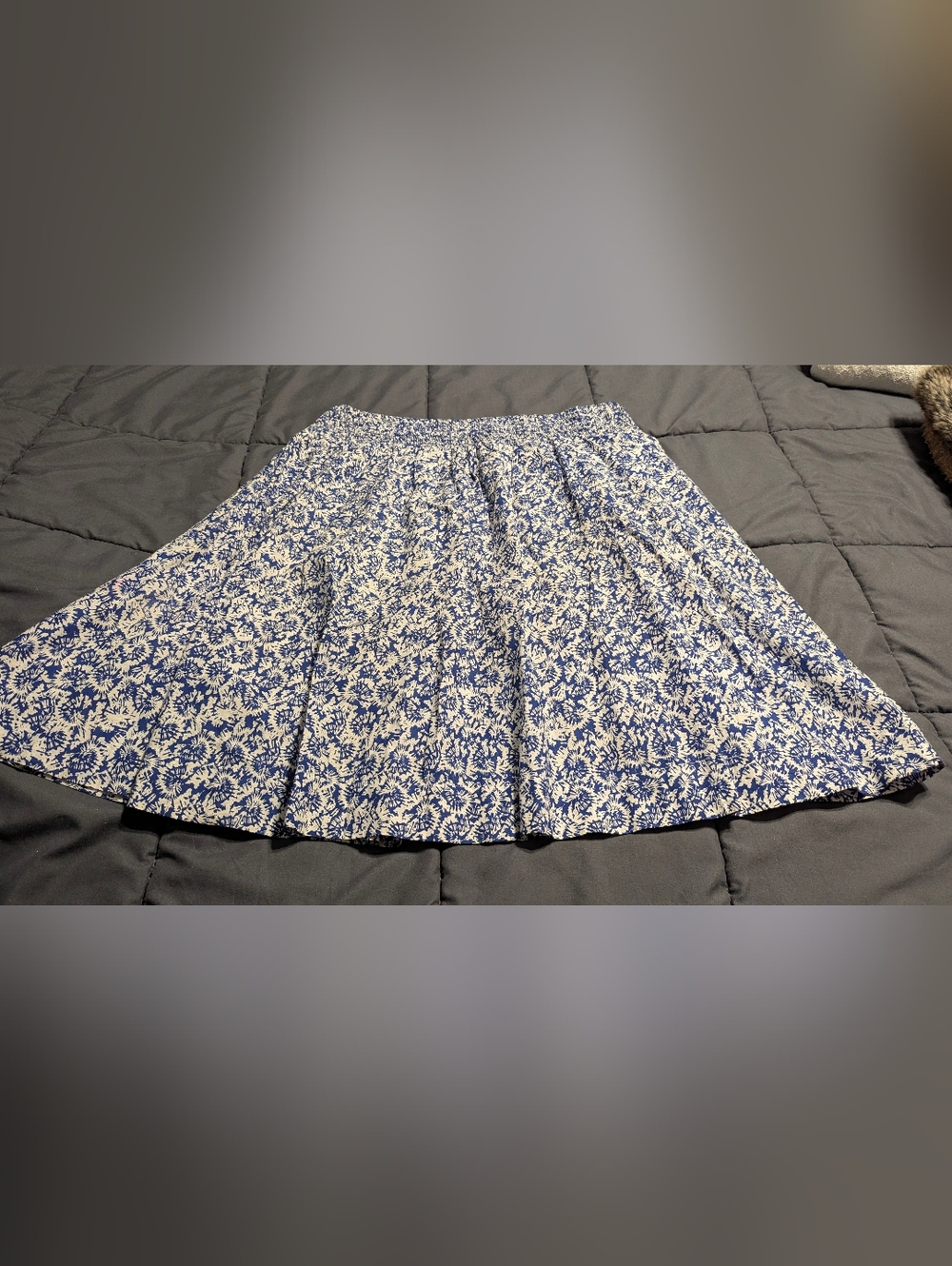 IZOD Dandelion Floral Blue and White Women's Skirt Size Large